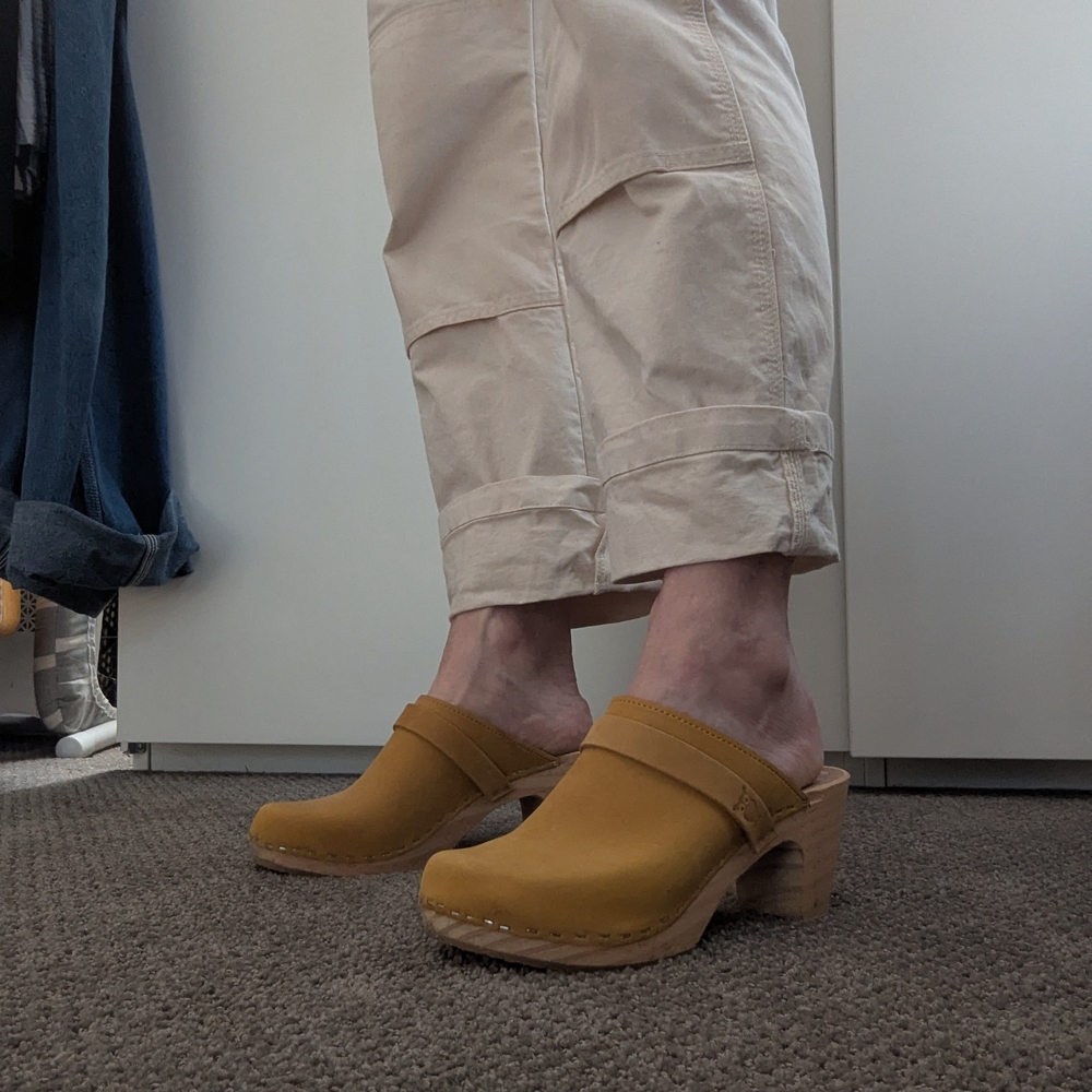 Sandrens Yellow leather Clogs EUC size 9 39 - Picture 4 of 11